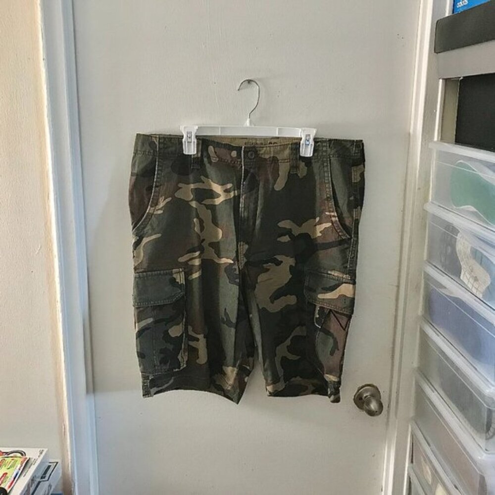 Men's Broken-In Cargo Green Military Shorts - size 38